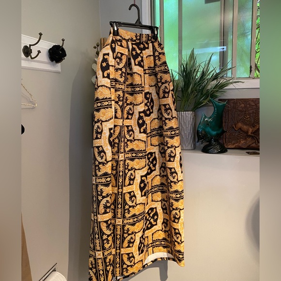 Beautifully printed PLT maxi skirt with slit - Picture 2 of 3